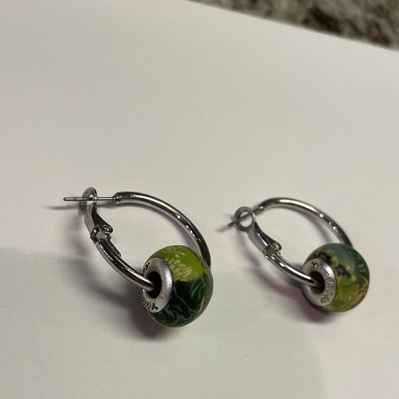 Women’s Clay Green Bead Silver Tone Hoop Signed Viva Beads - Picture 6 of 9